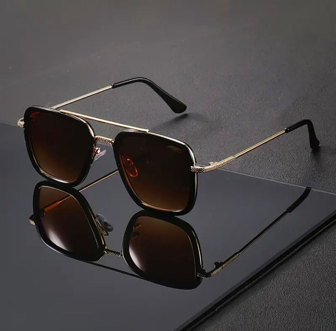 زوج من النظارات ذات التصميم الكلاسيكي المزدوج للرجال