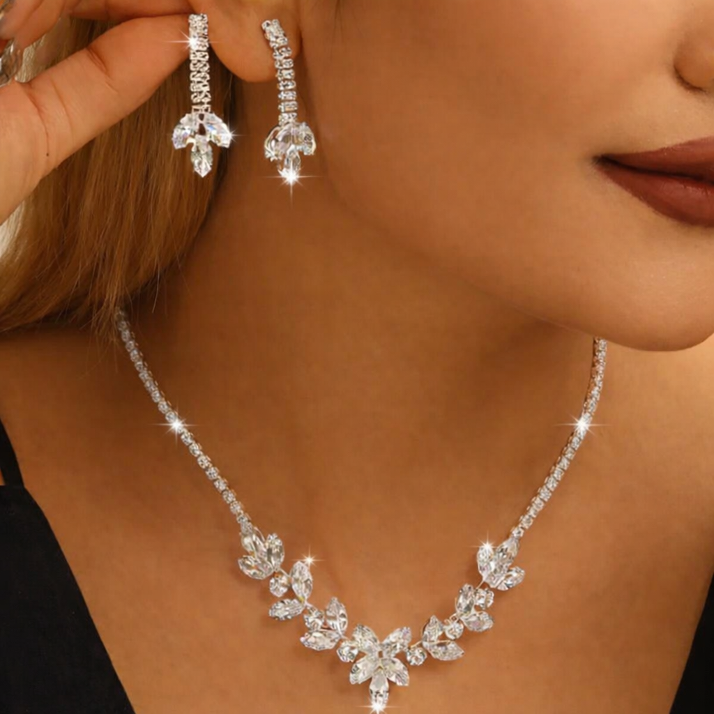 Ensemble De 3 Pièces De Créoles Et Collier Papillon En Zirconia Cubique Élégant Placage Argenté Scintillant Crochets En Acier Inoxydable