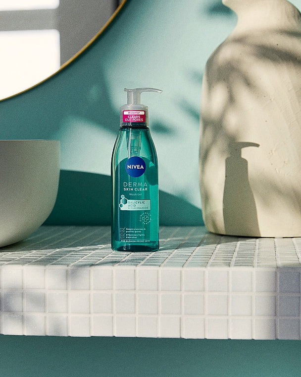 جل تنظيف الوجه بحمض الساليسيليك من نيفيا ديرما سكين كلير