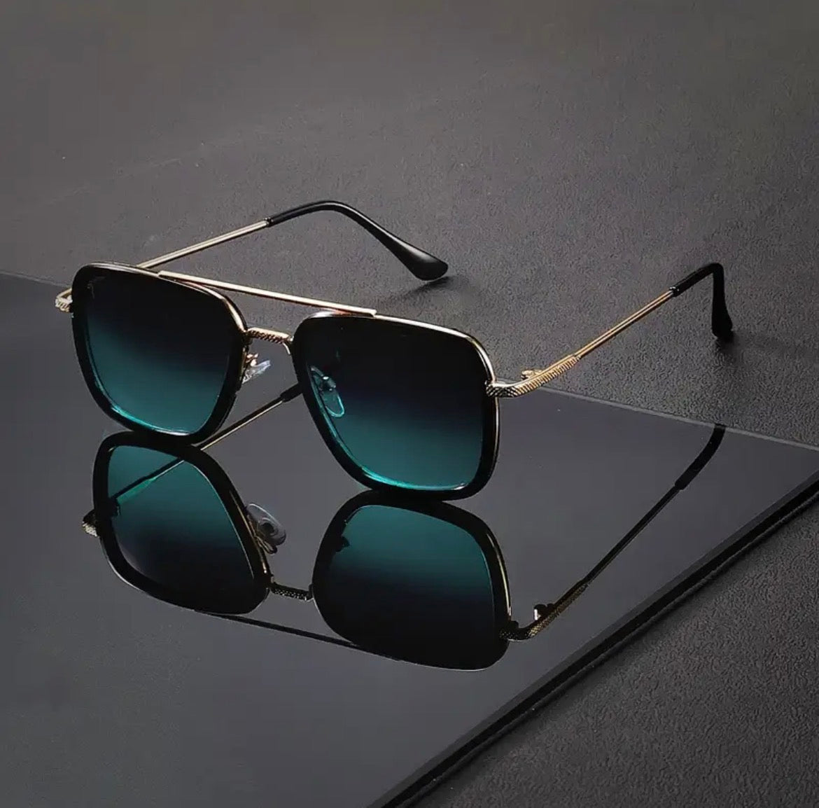 زوج من النظارات ذات التصميم الكلاسيكي المزدوج للرجال