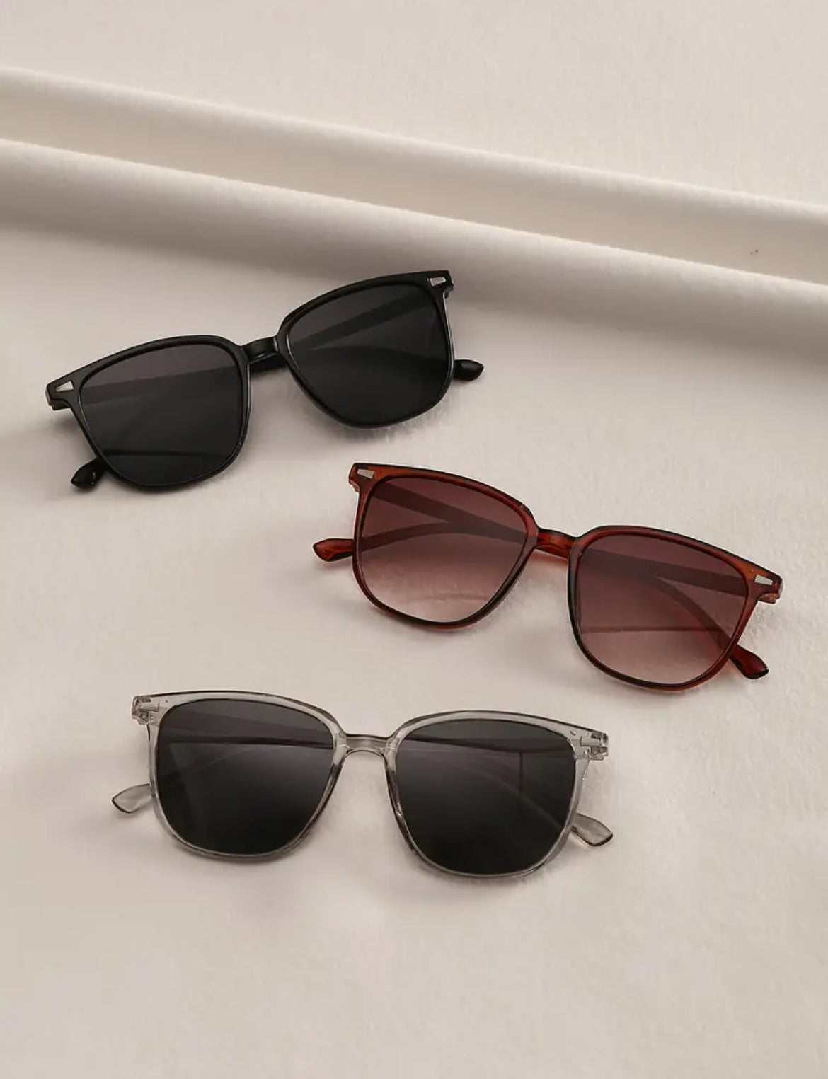 نظارات الموضة الكلاسيكية للنساء