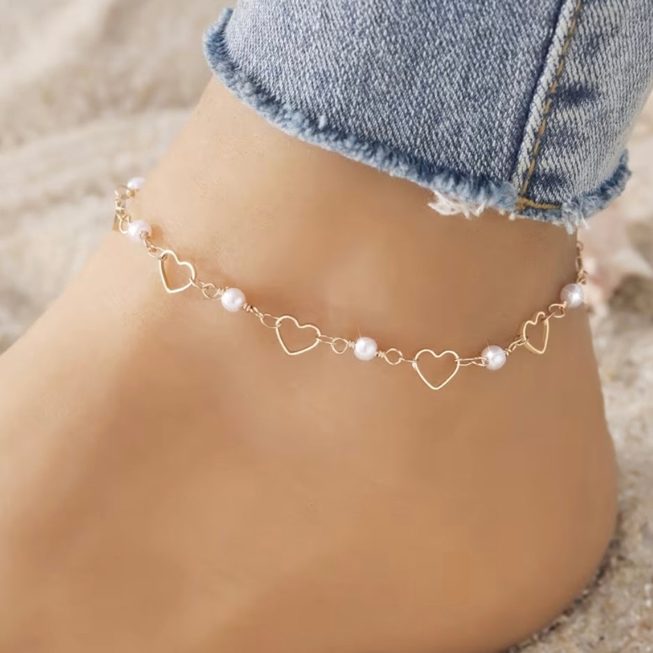 Bracelet De Cheville Doré Avec Cœurs Et Perles Élégantes