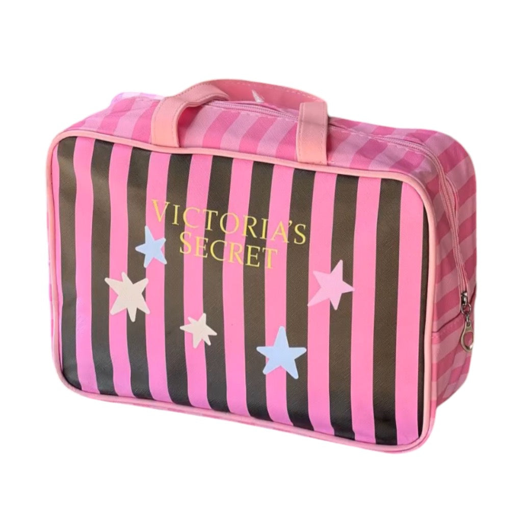 حقيبة أدوات تجميل من فيكتوريا سيكريت - أنيقة وعصرية بنقشة نجمة وشعار من قماش الدنيم