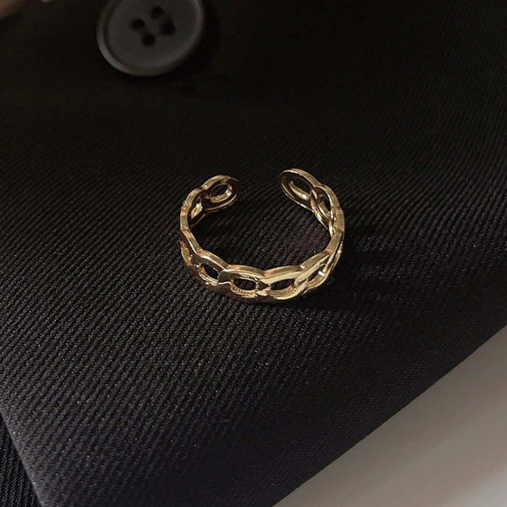 Bague Élégante Et Ajustable Avec Une Finition Dorée