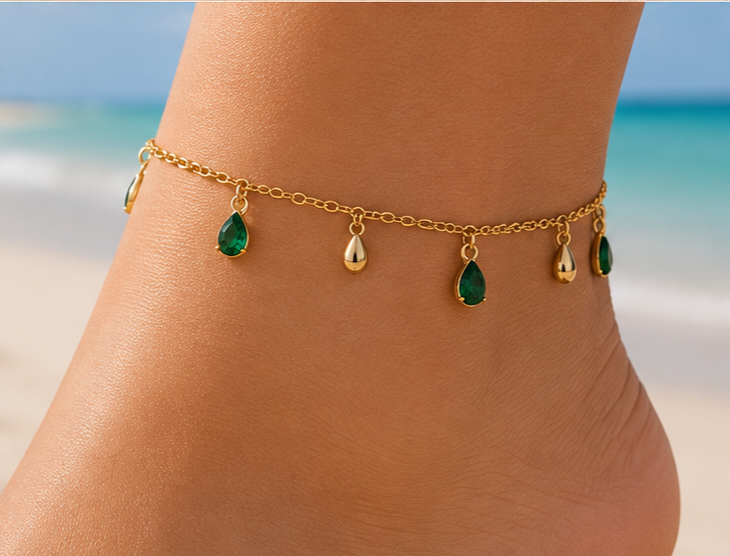 Bracelet De Cheville Doré Avec Breloques Vertes – Élégant & Bohème Chic
