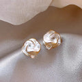Boucles D’Oreilles “Éclosion Dorée” – Pétales Dorés En Mouvement