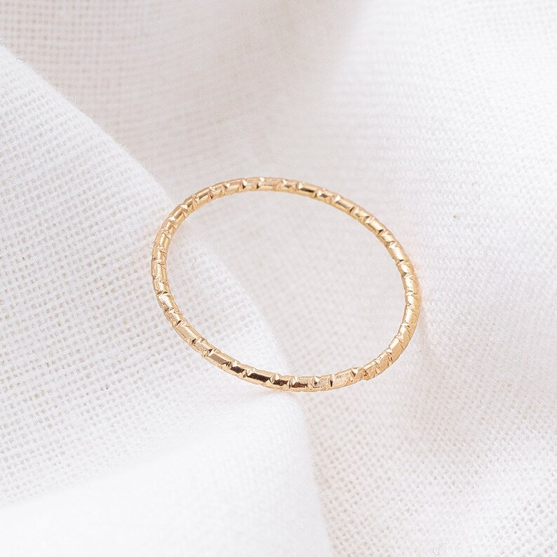 Bague en or texturée