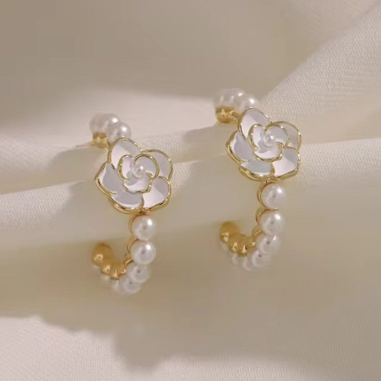Boucles D’Oreilles “Éclosion Nacrée” – Éclat Perlé Doux