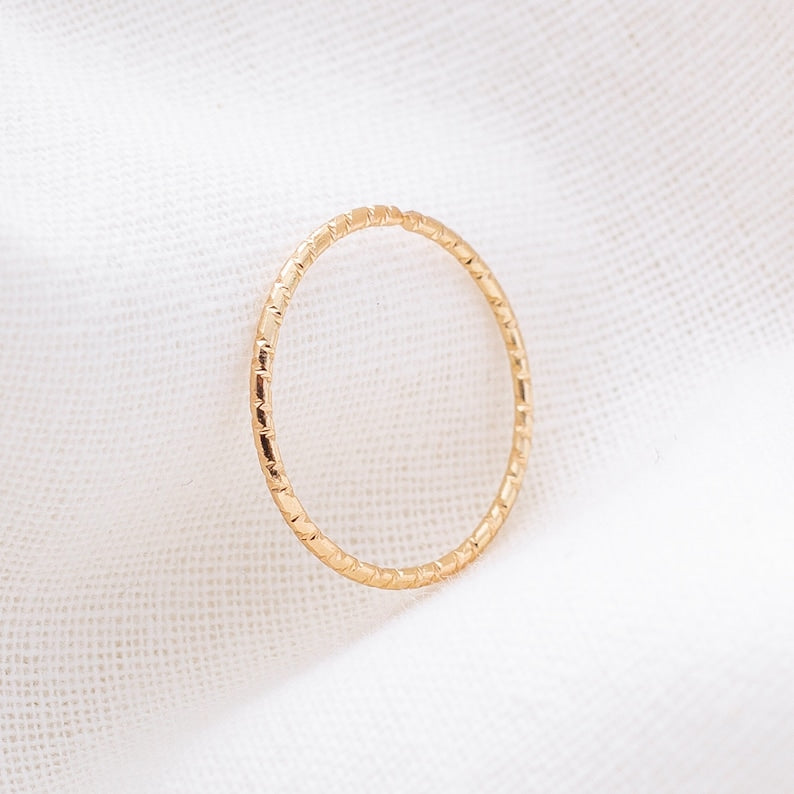 Bague en or texturée