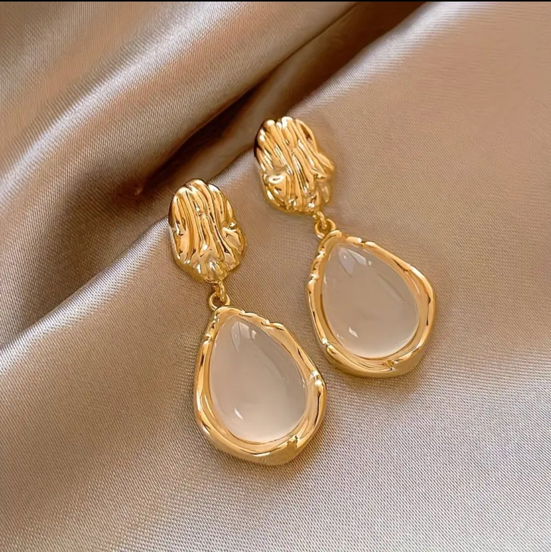 Boucles D'oreilles Pendantes Ovales Dorées, Bijoux De Style Japonais-coréen Élégants Et Synthétiques Irrégulières, Adaptés Pour Tenue Décontractée Et Soirée De Noël
