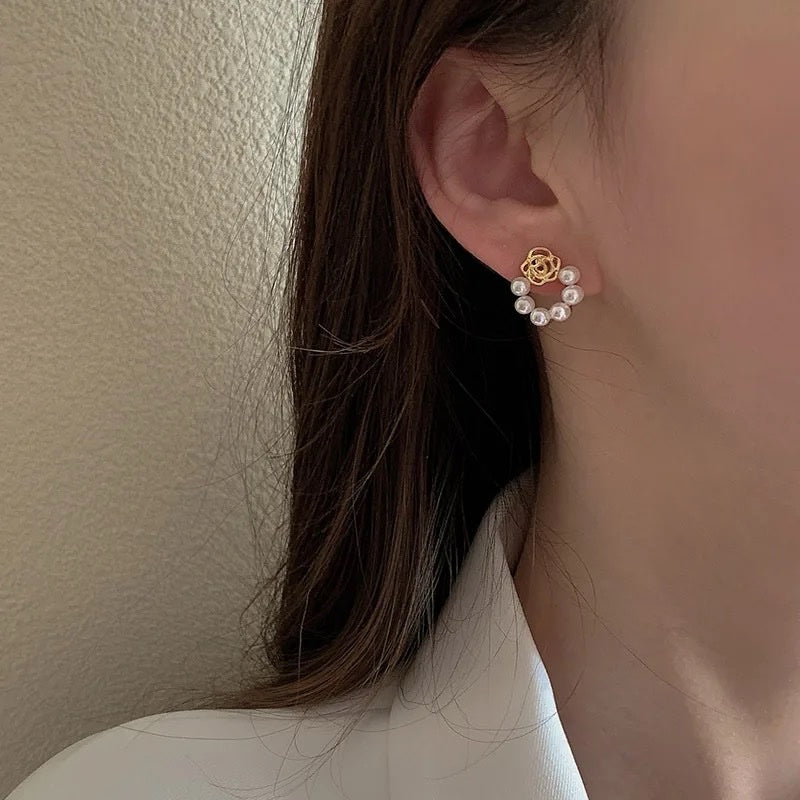 Boucles D’Oreilles “Couronne De Rose” – Design Perlé Circulaire