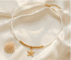 Collier De Perles Blanches Orné D'une Étoile De Mer Dorée