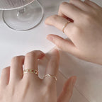 Bague Élégante Et Ajustable Avec Une Finition Dorée