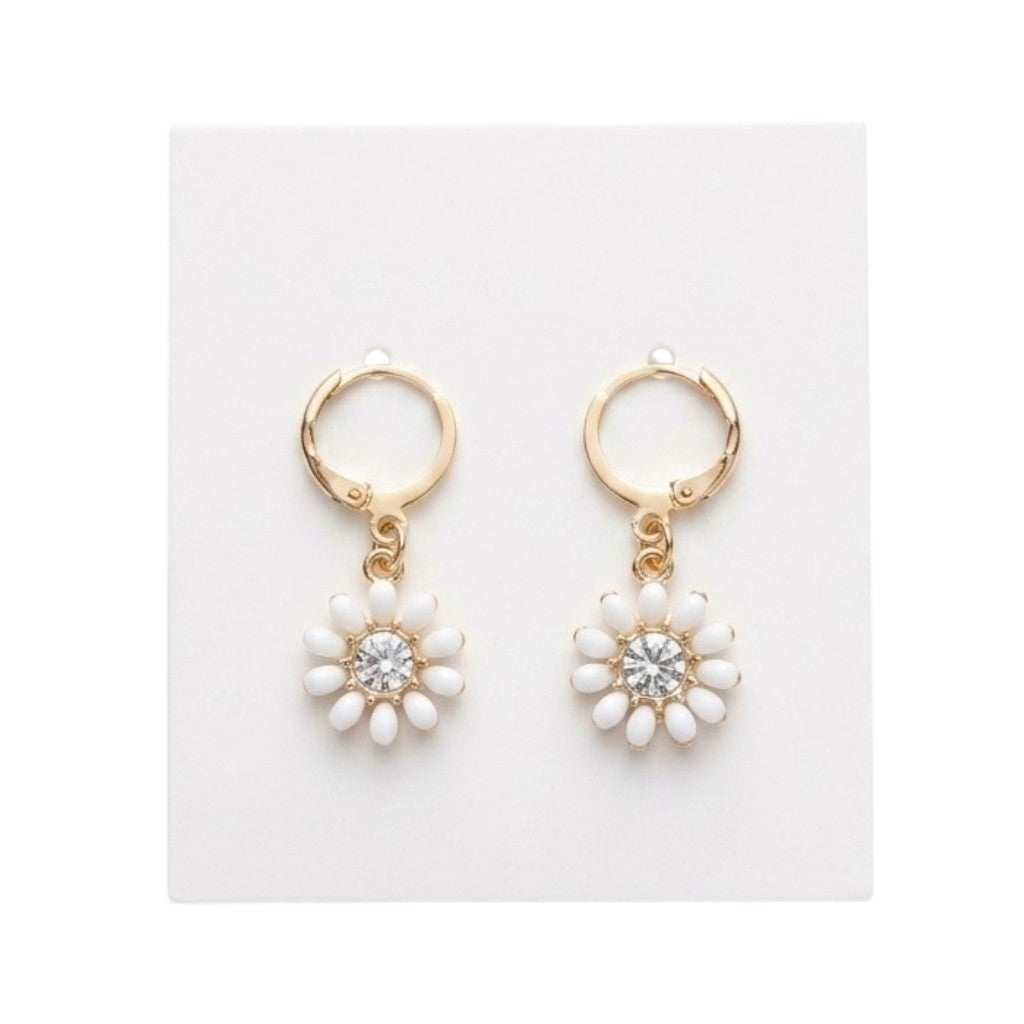 Boucles D’oreilles Fleur Blanche Dorées ✨