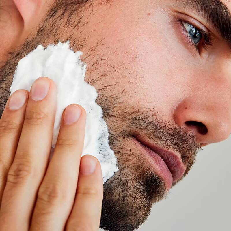 رغوة الحلاقة للرجال من نيفيا للبشرة الحساسة